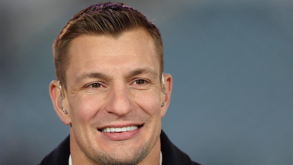 Rob Gronkowski as a Fox analyst