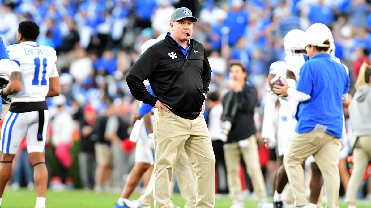 Mark Stoops before a game against Georgia