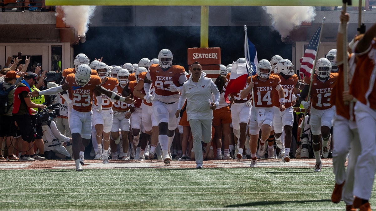 Steve Sarkisian runs out against Oklahoma