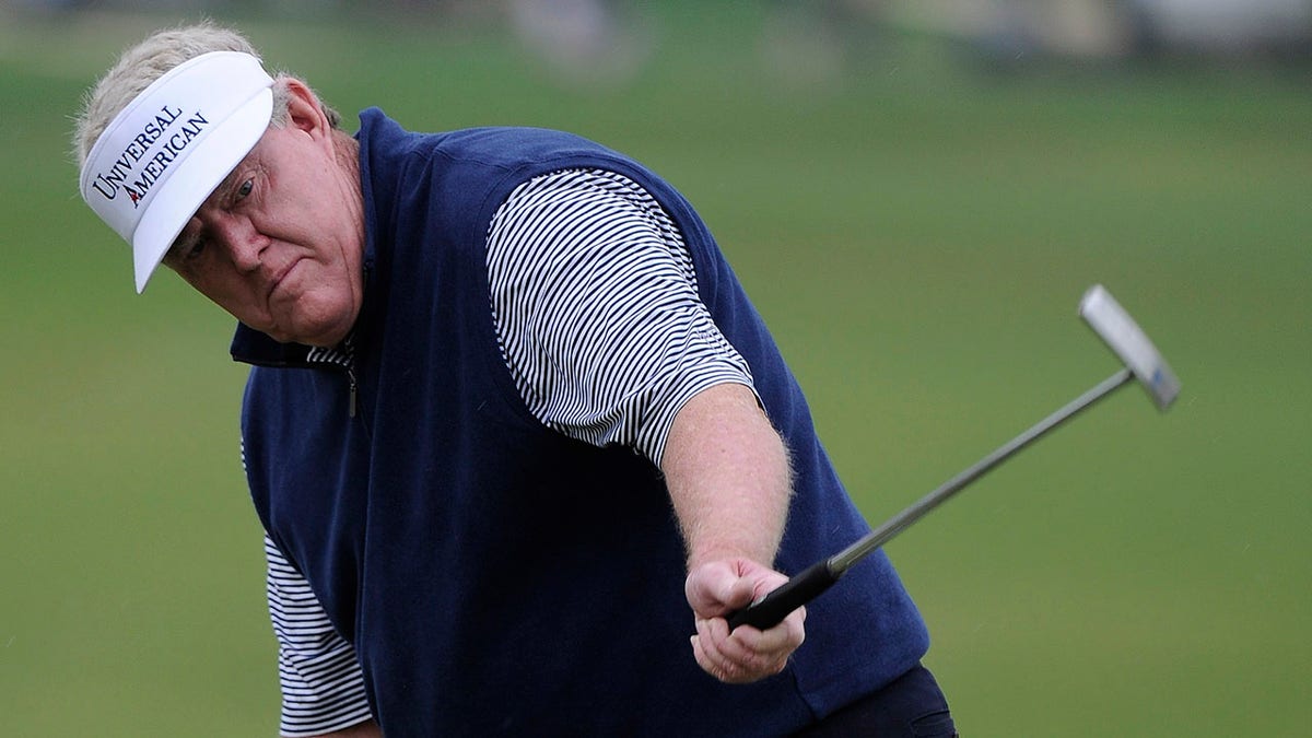 Andy Bean waves his putter