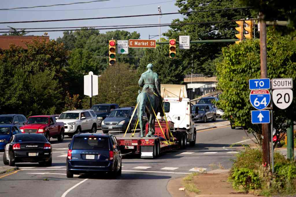 Robert E. Lee statue being removed. 