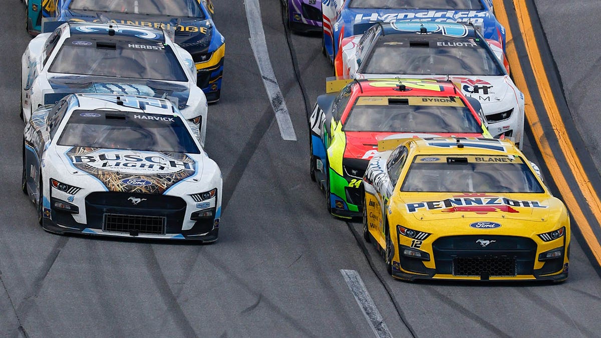 Ryan Blaney down the front stretch