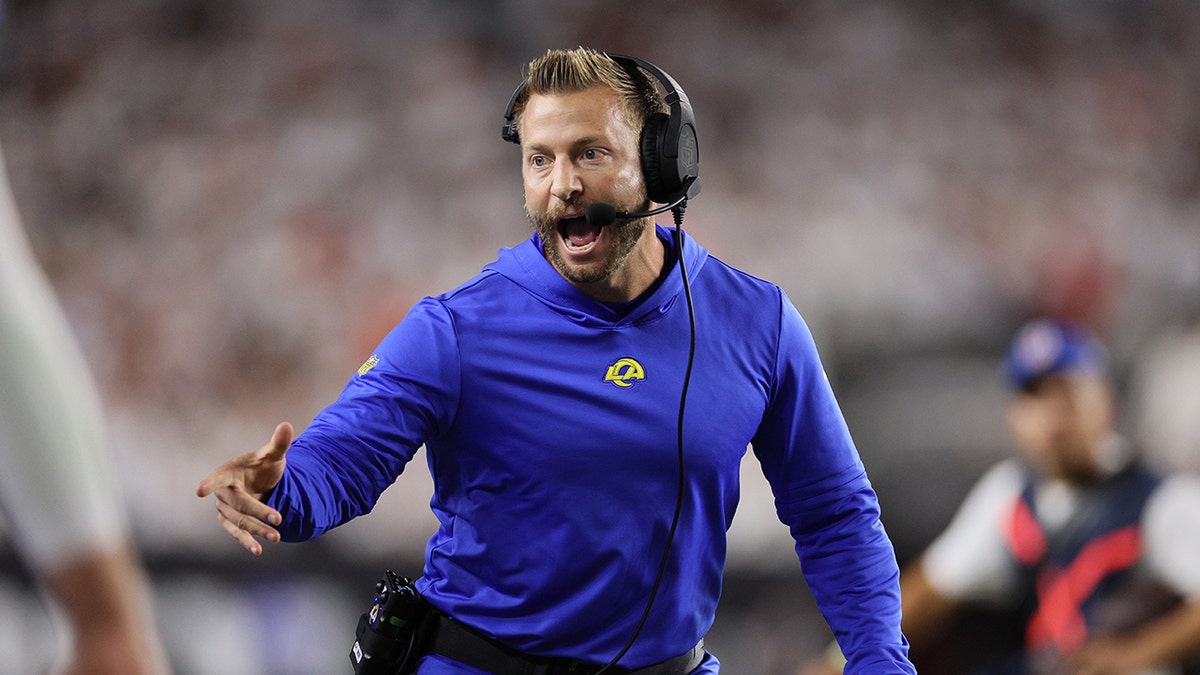 Sean McVay yells on sideline