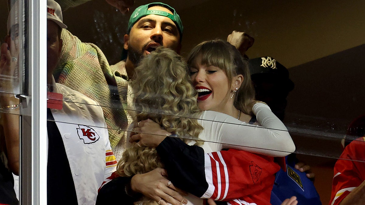 Taylor Swift hugs Brittany Mahomes