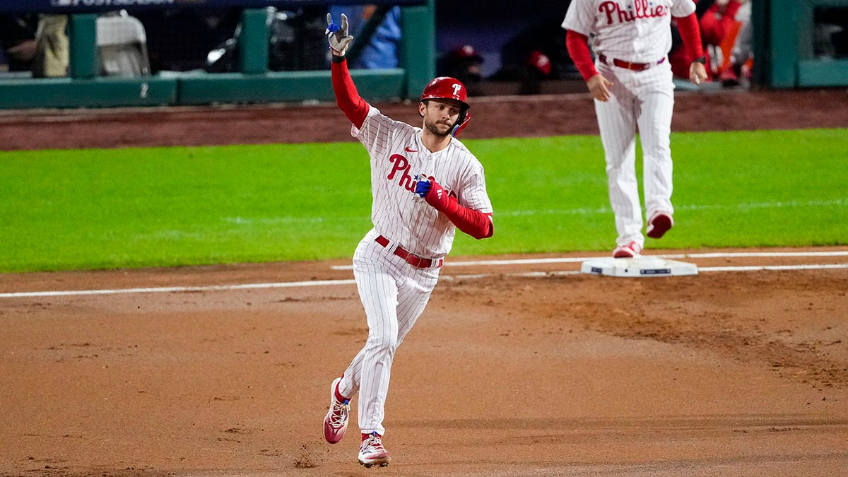 Trea Turner hits a homer