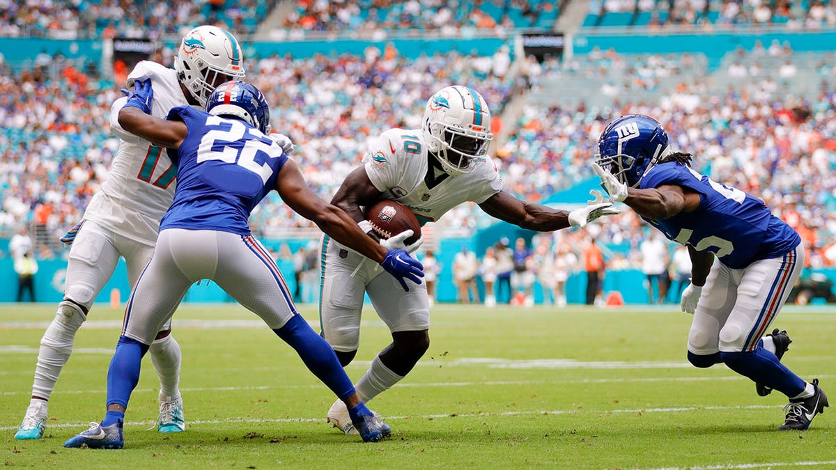 Tyreek Hill faces defenders