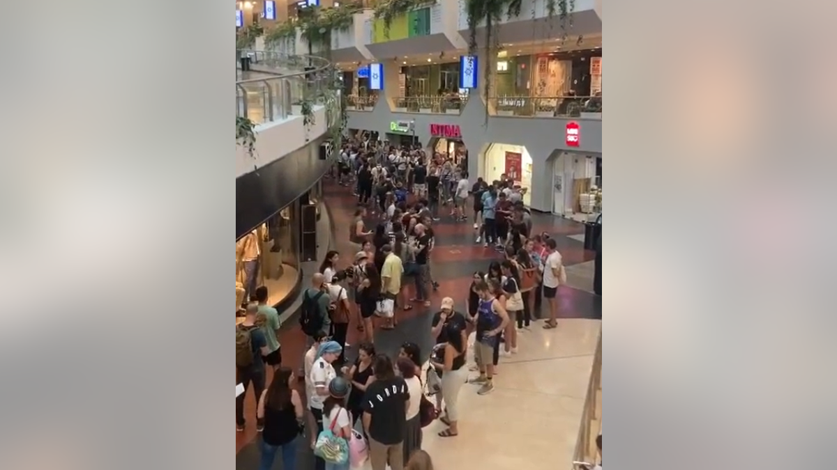 Long queues of Israelis at blood drive