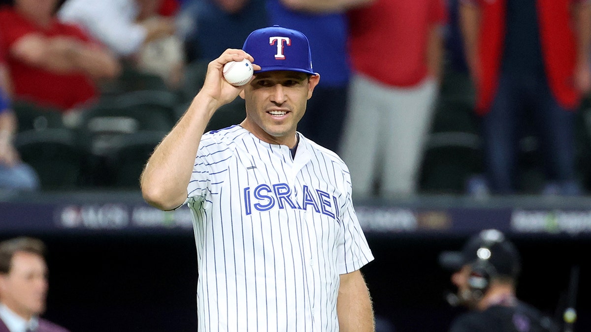 Ian Kinsler before first pitch