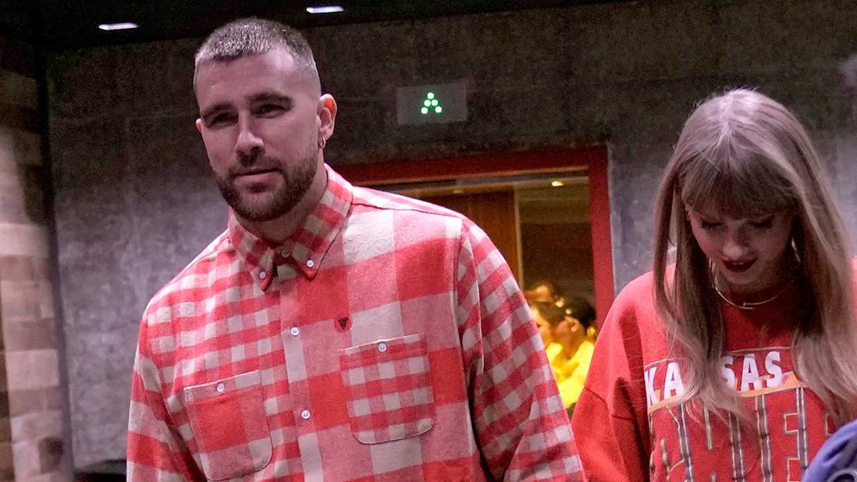 Travis Kelce and Taylor Swift holding hands