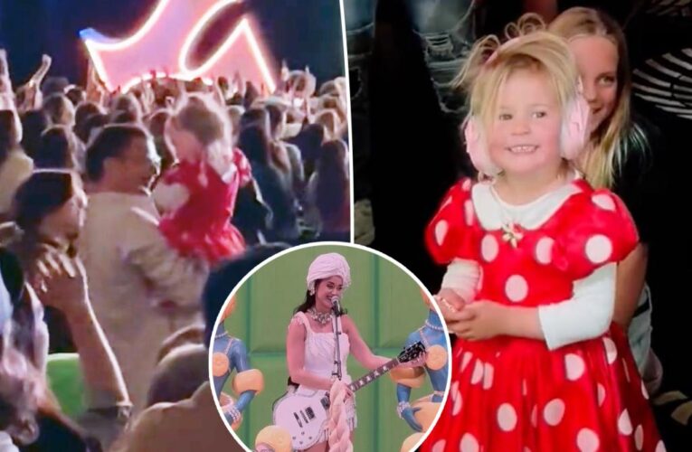 Katy Perry daughter Daisy, 3, makes first appearance at final Las Vegas show