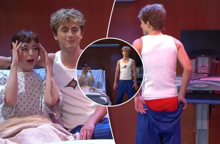 Timothée Chalamet flashes butt on ‘SNL’ as Troye Sivan