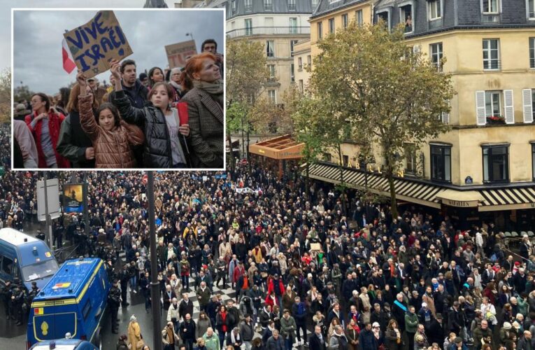 Over 100,000 take to the Paris streets to protest antisemitism