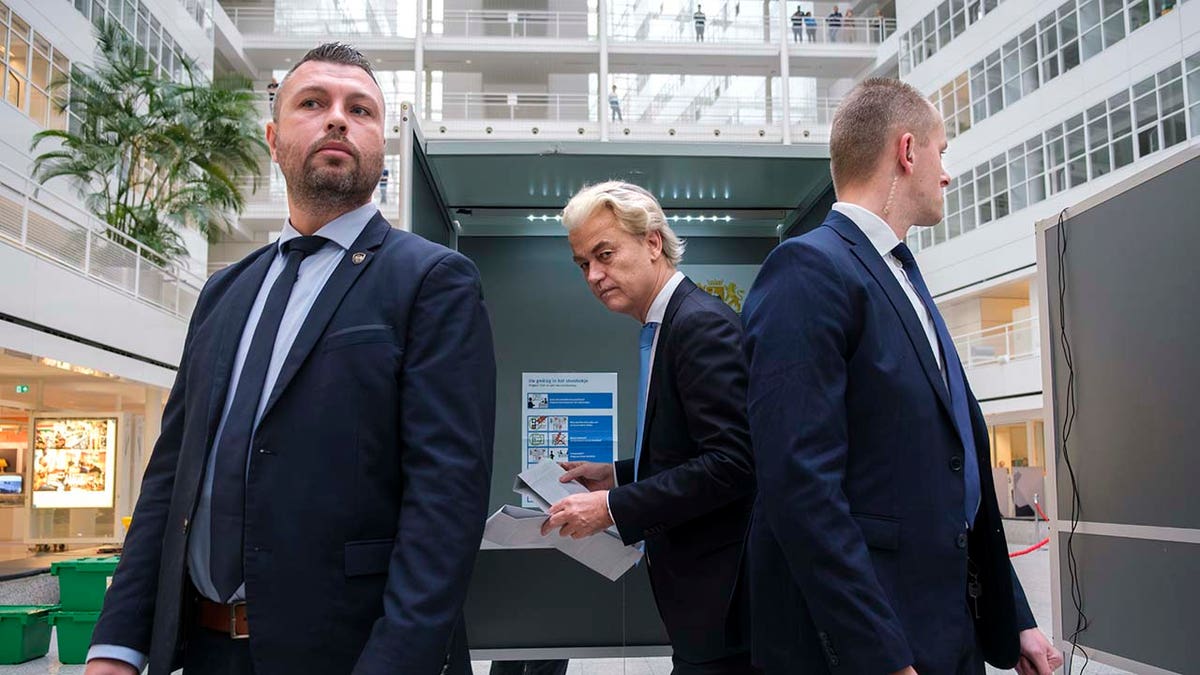 Geert Wilders voting 