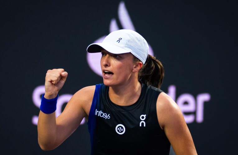 WTA Finals: Iga Swiatek brushes past Coco Gauff to close in on semi-finals – ‘Happy I could problem solve’