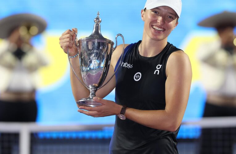 Iga Swiatek wins 2023 WTA Finals and reclaims No. 1 world ranking with victory over Jessica Pegula