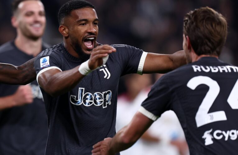 Juventus go top with win over Cagliari, Giroud sent off as Milan draw at Lecce