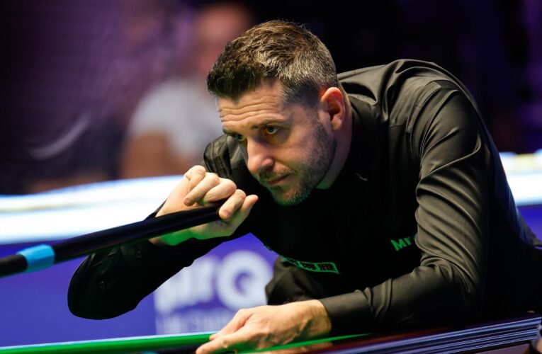 Mark Selby survives Barry Hawkins comeback to reach UK Championship quarter-finals, Mark Williams beats Jamie Clarke