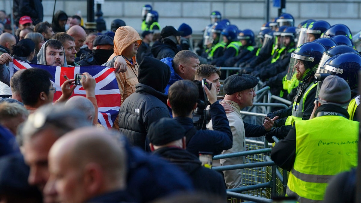 counter protesters in London