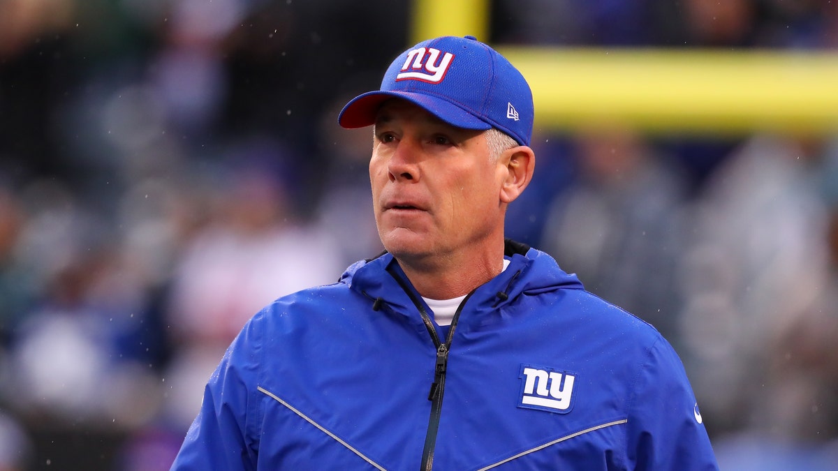 Pat Shurmur coaches the Giants