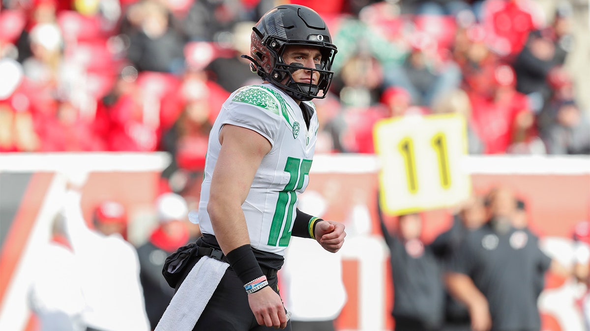 Bo Nix plays against Utah