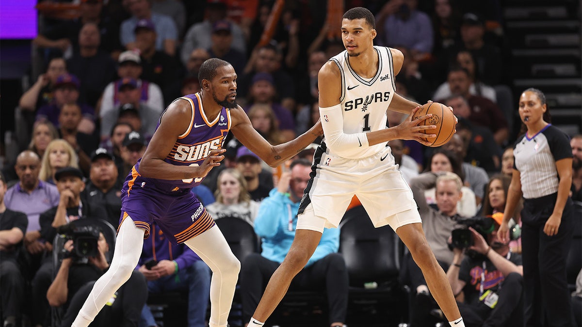 Victor Wembanyama is guarded by Kevin Durant