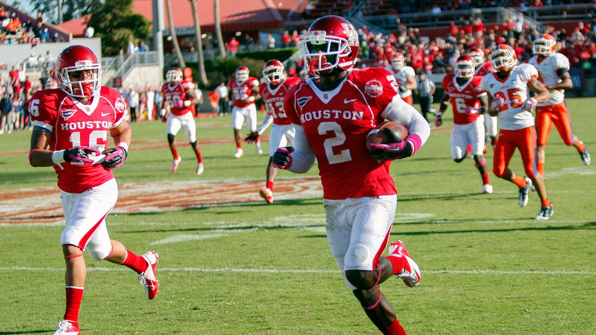 D.J. Hayden scores a touchdown