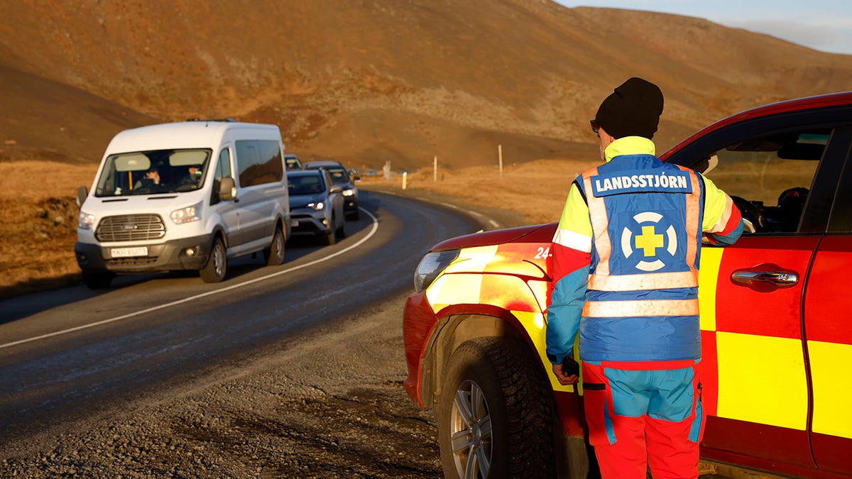 Vehicles driving toward Grindavik