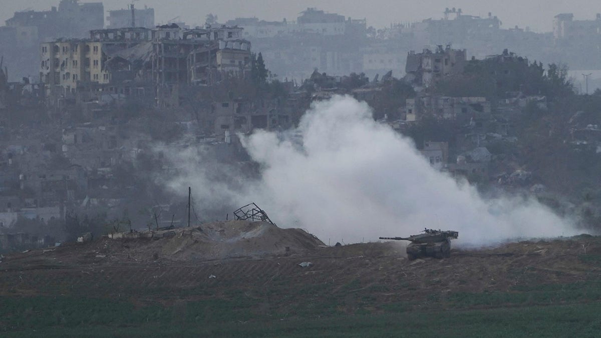 Israeli tanks near Gaza Strip