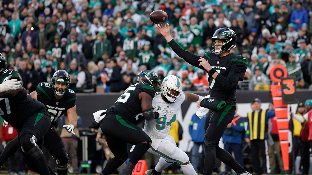 Tim Boyle throws a pass