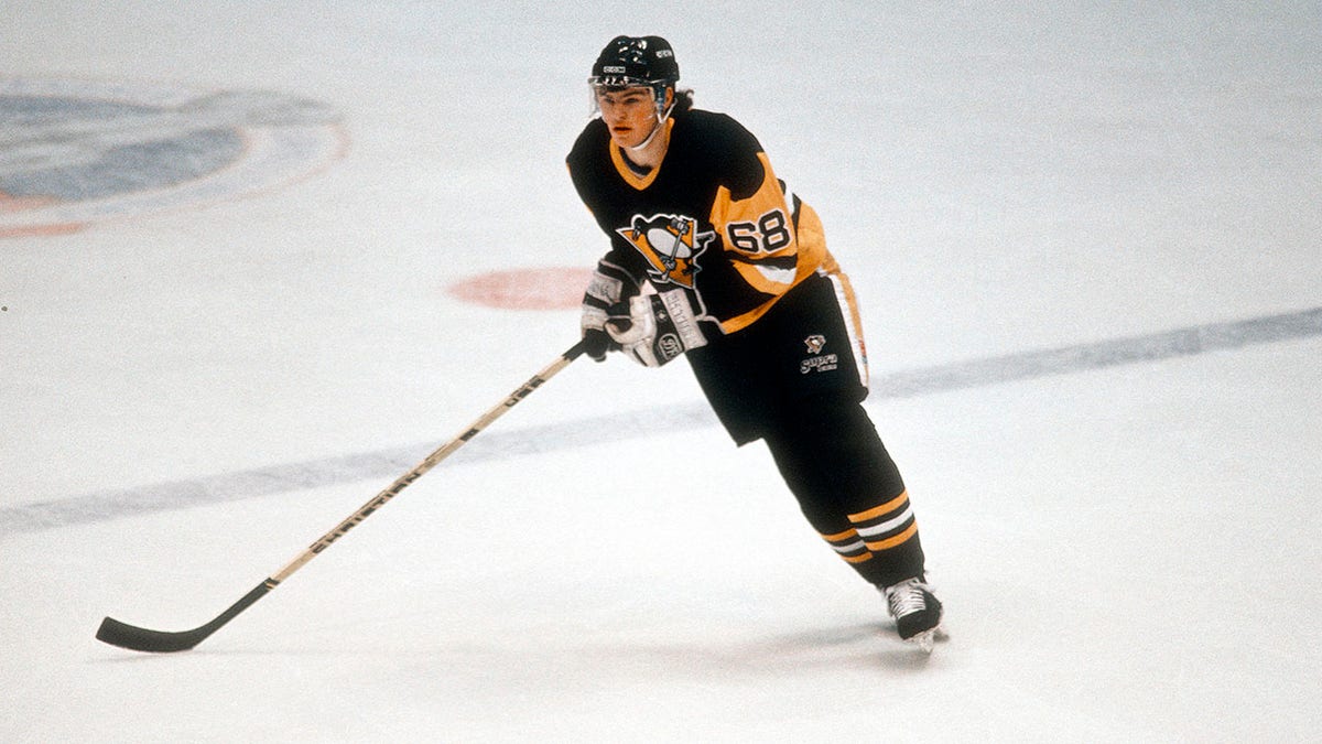 Jaromír Jágr skates during an NHL game