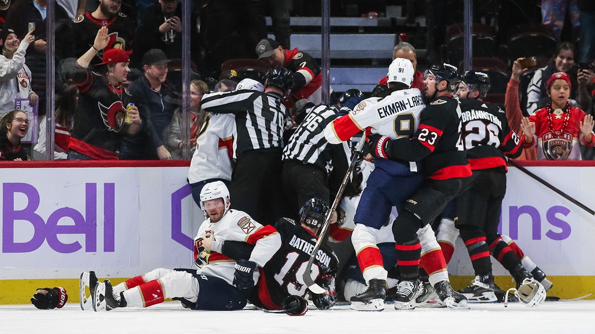 NHL players get in a scrum