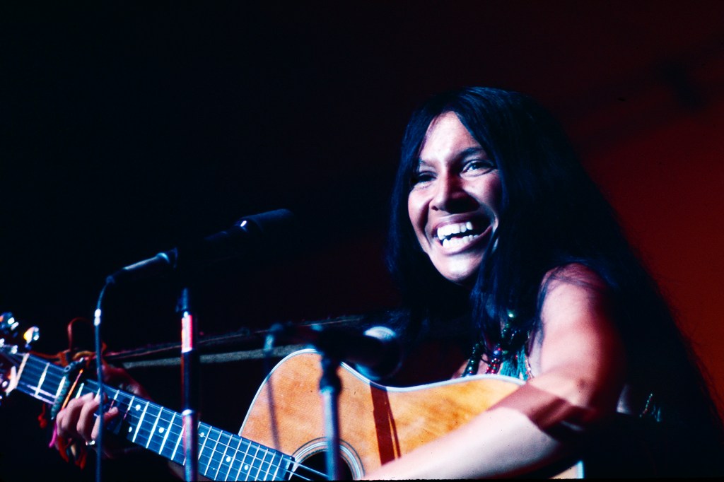 Buffy Sainte-Marie plays guitar in 1969