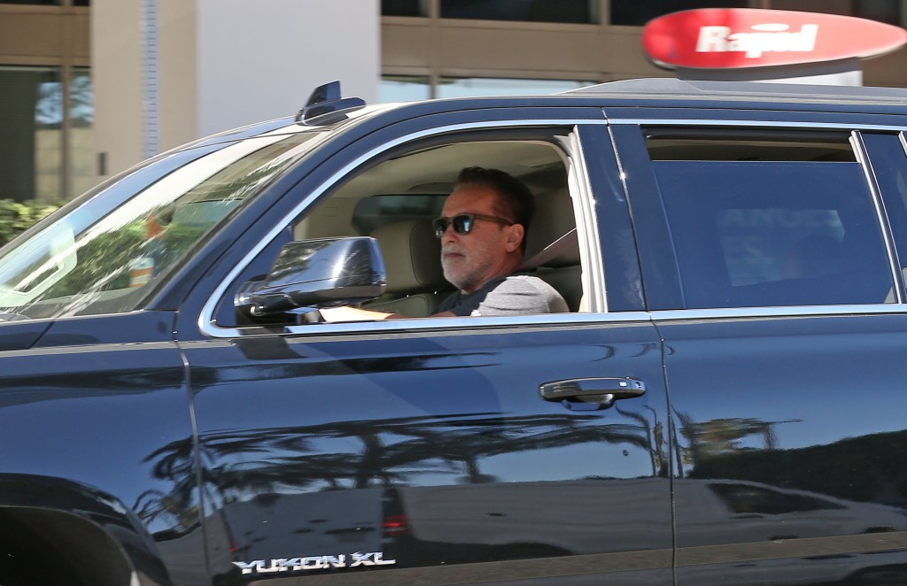 Arnold shwarzenegger out and about after surgery
