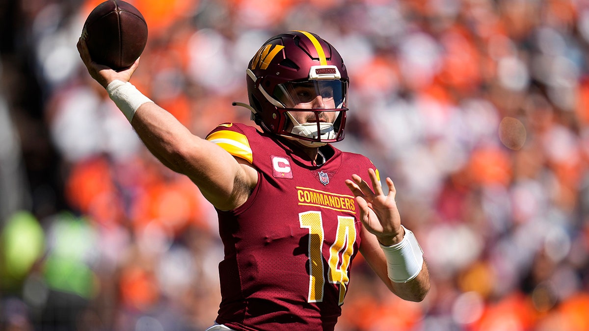 Sam Howell throws a pass