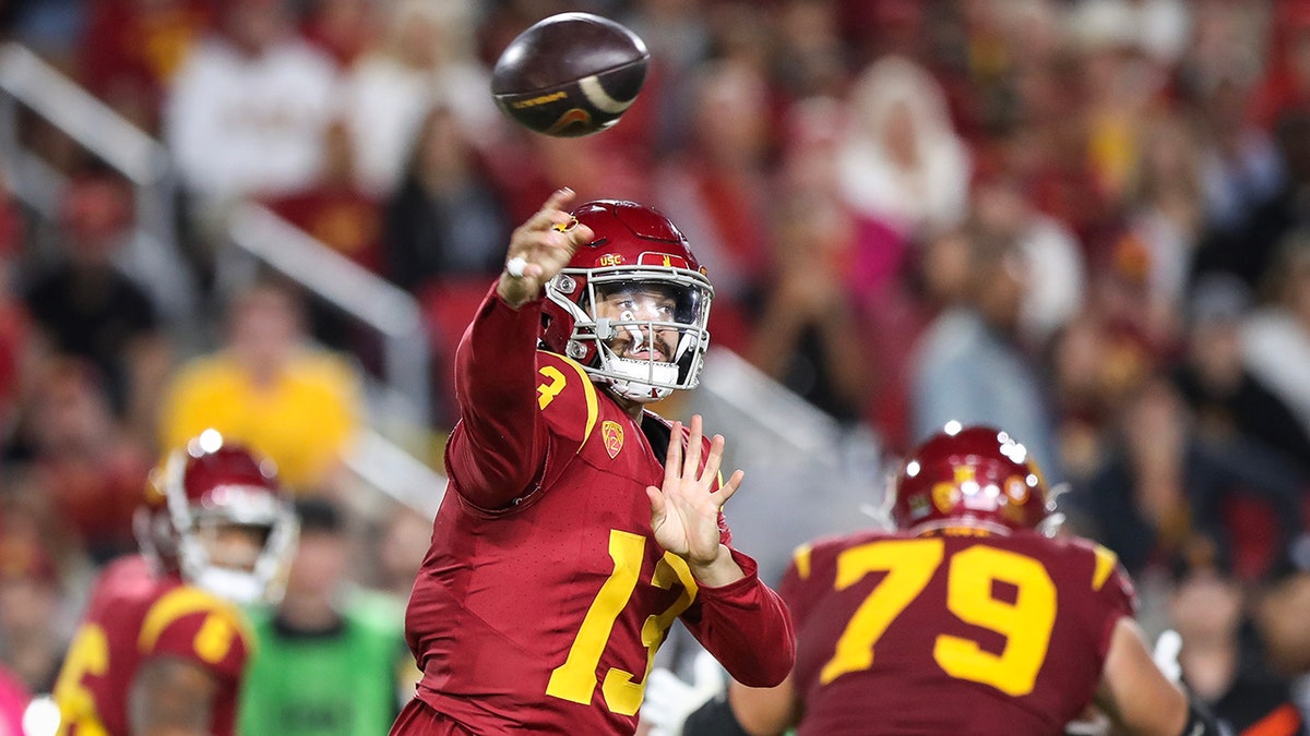 Caleb Williams throwing