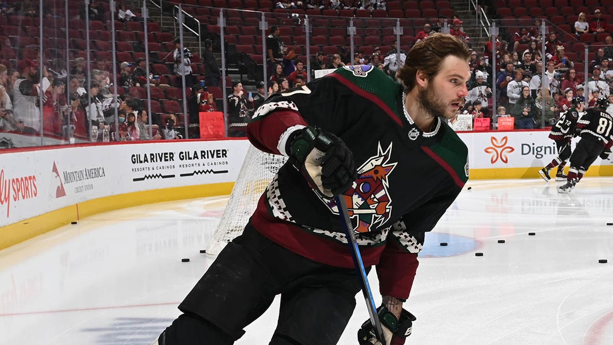 Alex Galchenyuk warming up