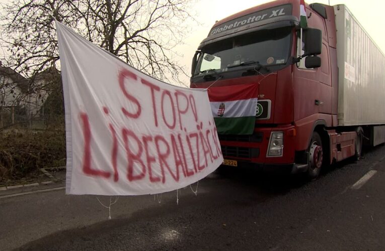 Hungarian truckers end unsuccessful protest at Ukrainian border