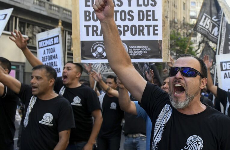 Streets of Argentina erupt with anger against new Milei proposals