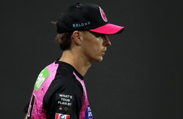 England bowler Tom Curran hit with four-game Big Bash League ban for intimidation of an umpire