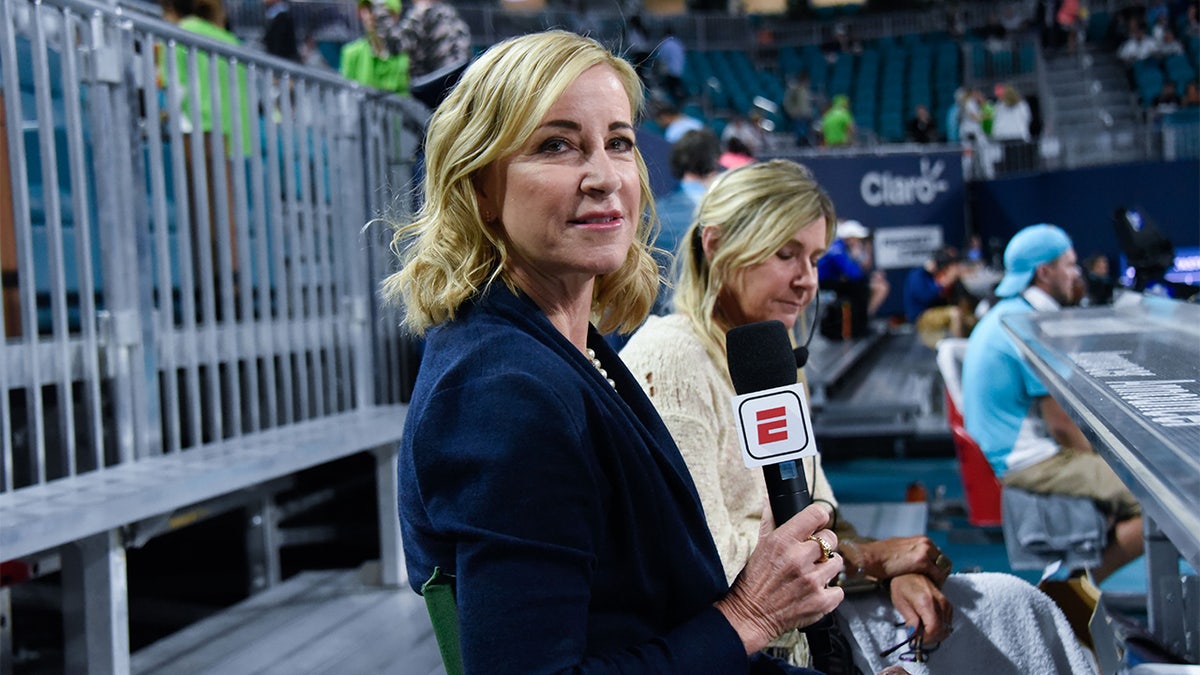 Chris Evert callas a tennis match