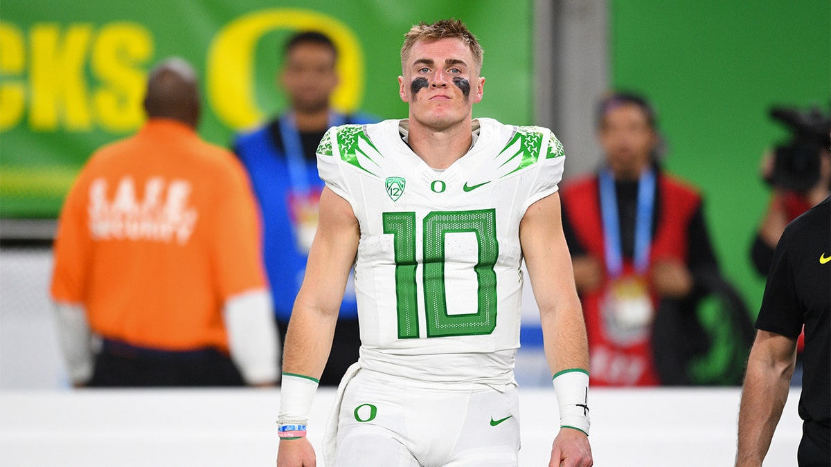 Bo Nix looks on after losing to Washington