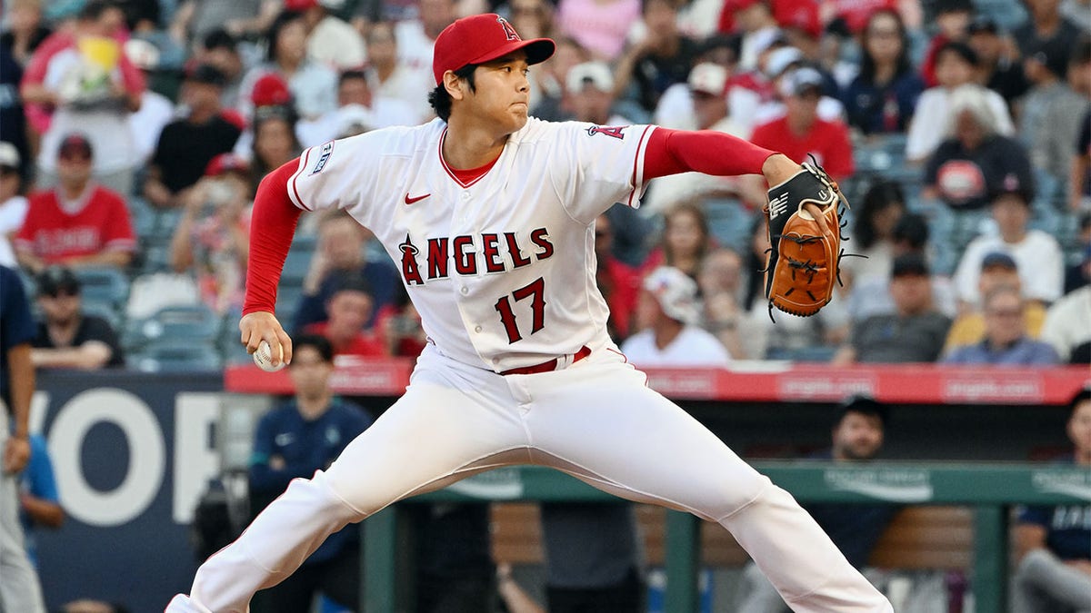 Shohei Ohtani pitches against the Mariners