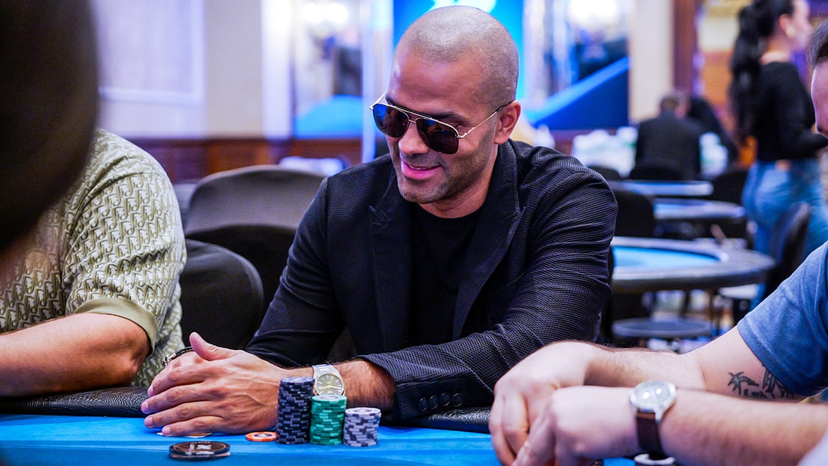 Tony Parker plays poker