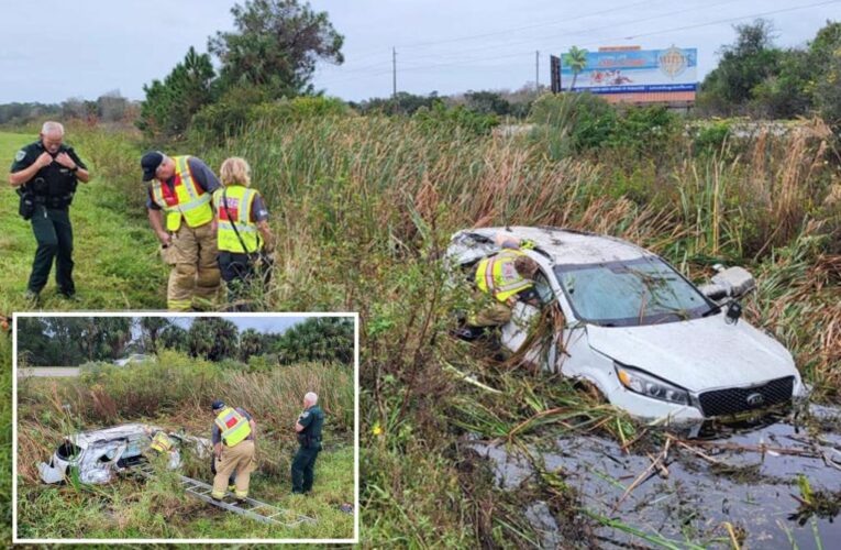 Florida first responders form human chain to ‘save Christmas’ after crash