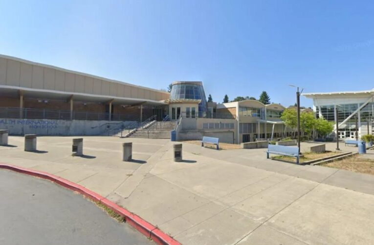 Seattle high schooler marked incorrect for saying only women can get pregnant on quiz: report