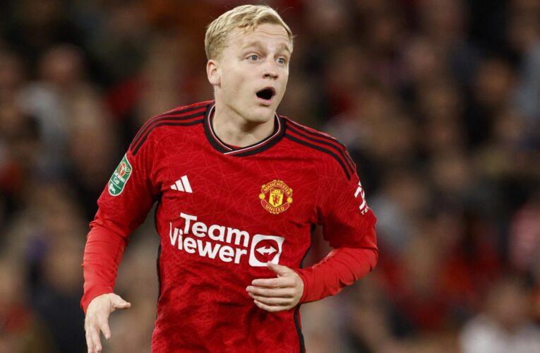 Van de Beek leaves Man Utd to join Eintracht Frankfurt on loan with option to buy