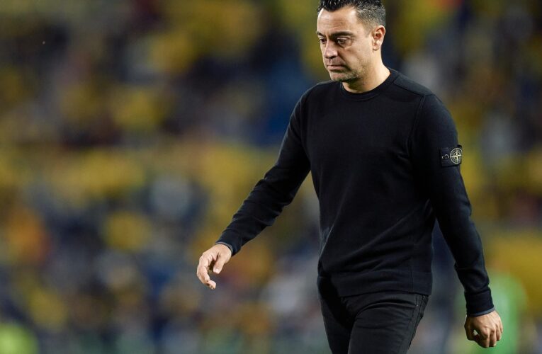 Xavi threatens to 'pack his bags' if Barcelona players aren't behind him