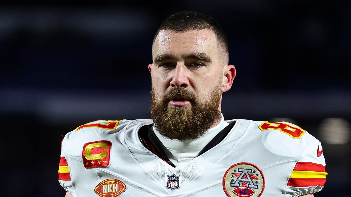 Travis Kelce walks on field