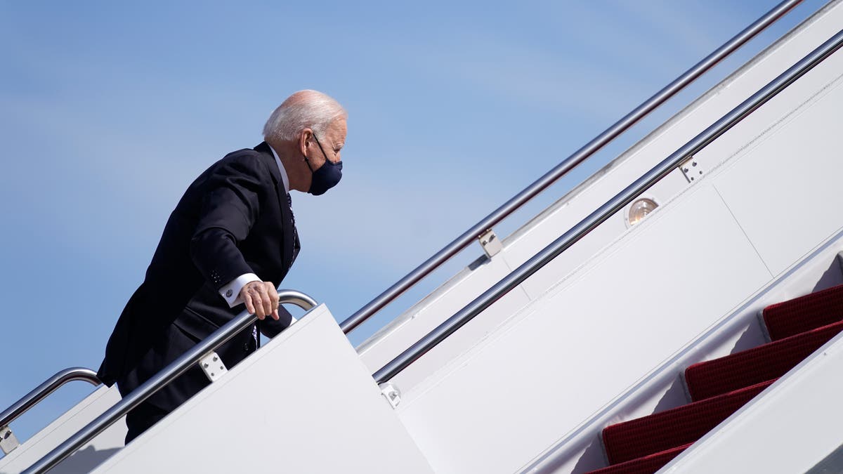 Biden boarding AF1