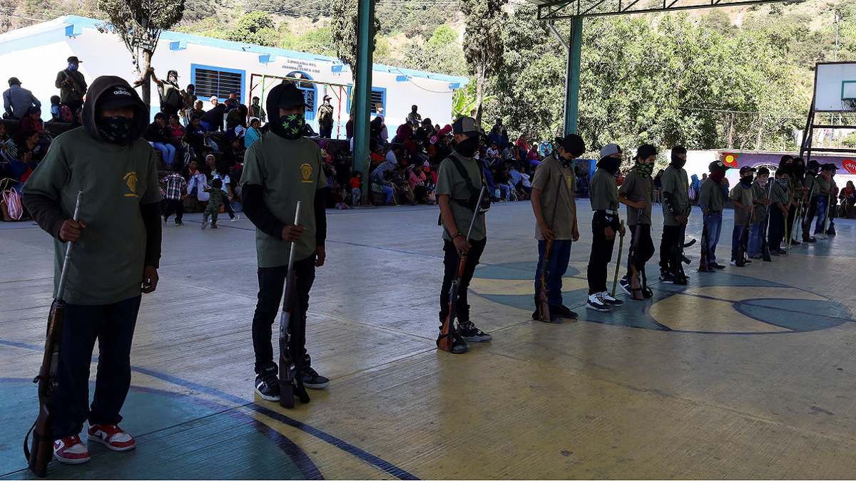 Children in southwestern Mexico holding rifles